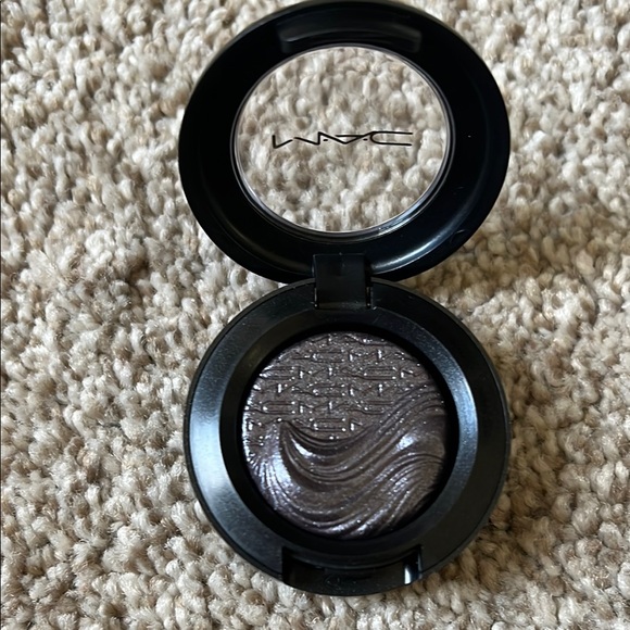 MAC Cosmetics Extra Dimension Eye Shadow Duo - Picture 3 of 3